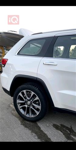 جیپ گراند شیرۆکی